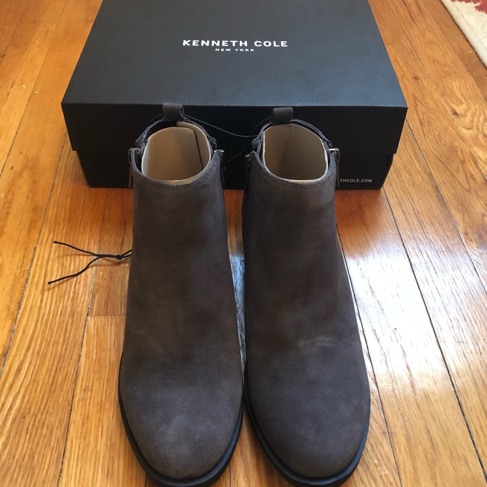 Kenneth Cole NY women’s suede booties size 8